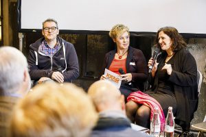 Christoph Krachten und Anja Zimmer (r.) mit Moderatorin Andrea Hansen. | Foto: Udo Geisler