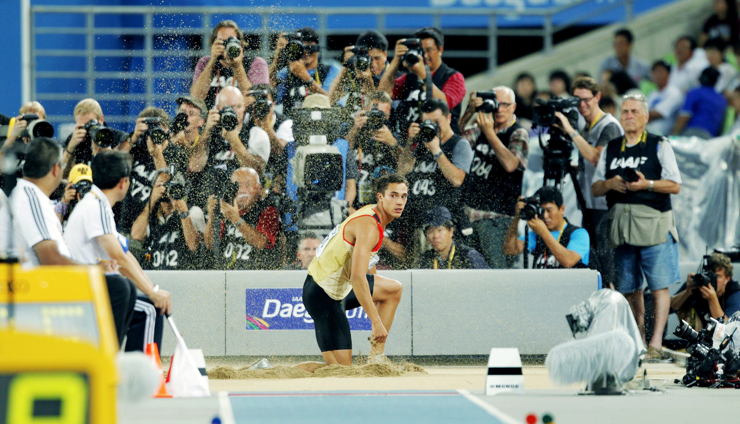 Bei der Leichtathletik-WM 2011 in Daegu (Südkorea) nutzte Wolfgang Birkenstock eine Gelegenheit und erwischte von der Anlaufbahn aus diesen Sprung von Sebastian Bayer.