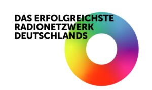 Ein breiter Kreis mit einem Farbverlauf. Links steht "Das erfolgreichste Radionetzwerk Deutschlands.